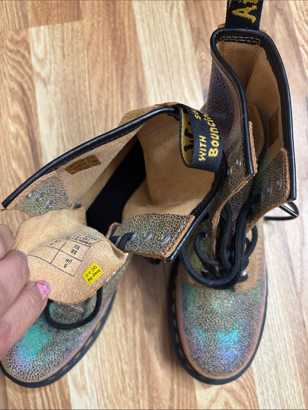 Dr. Martens AirWair Iridescent Sand Suede Leather Rainbow Ray Boots Size 7L - Picture 15 of 16